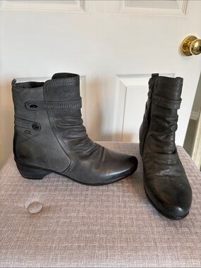 DENVER HAYES Dark Grey Leather Ankle Boots
